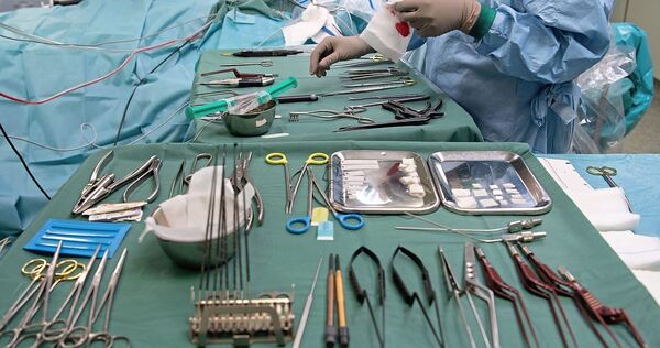 Auf den Kriegsfall vorbereitet? Die Ärzte zur Verhütung des Atomkriegs sehen mit Sorge die Bestrebungen, das zivile Gesundheitswesen auf einen Kriegs- oder Bündnisfall einzuschwören.