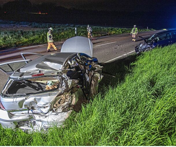 Die Autos waren nach dem Unfall nicht mehr fahrbereit und mussten abgeschleppt werden.