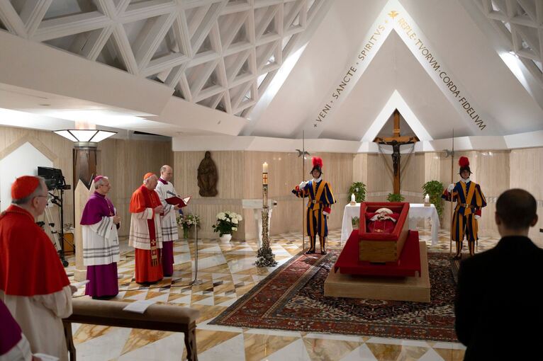 Papst Franziskus gestorben - Aufbahrung im Vatikan