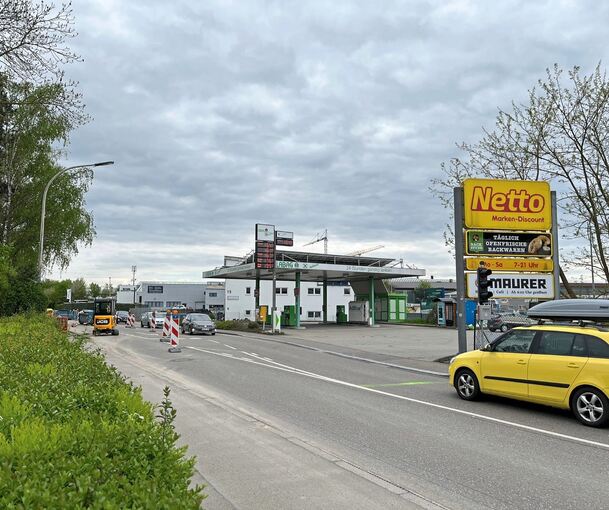 Wegen der Bauarbeiten ist die Winnender Straße ab dem Netto in Richtung Winnenden halbseitig gesperrt.