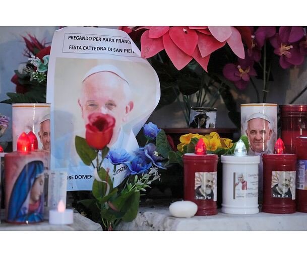 Weltweit wird um den am Ostermontag verstorbenen Papst Franziskus getrauert.