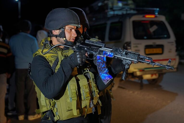 Mutmaßliche Extremisten schießen auf Touristen in Kaschmir