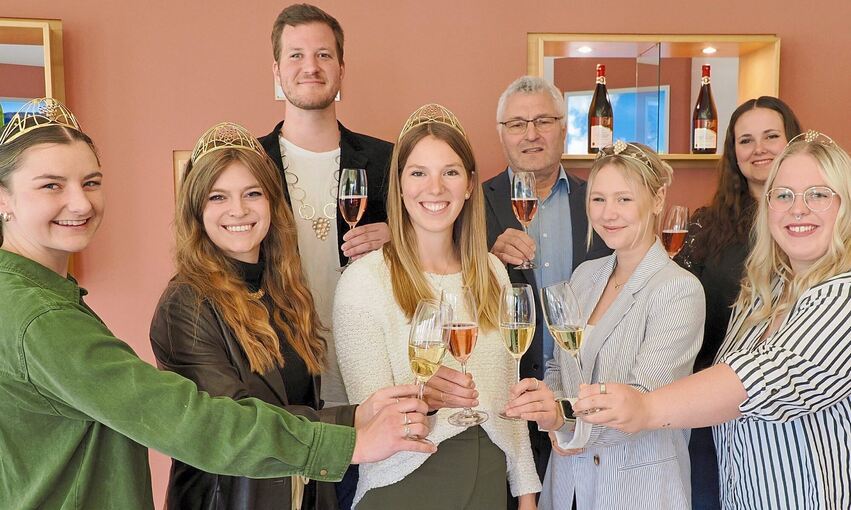 Die WZG in Möglingen bekommt hohen Besuch (von links:) Katharina Gräff, Charlotte Weihl, Moritz Ocker, Julia Lambrich, Bernhard Idler, Kim Weißflog, Vivien Jesse und Ines Pfeiffer.