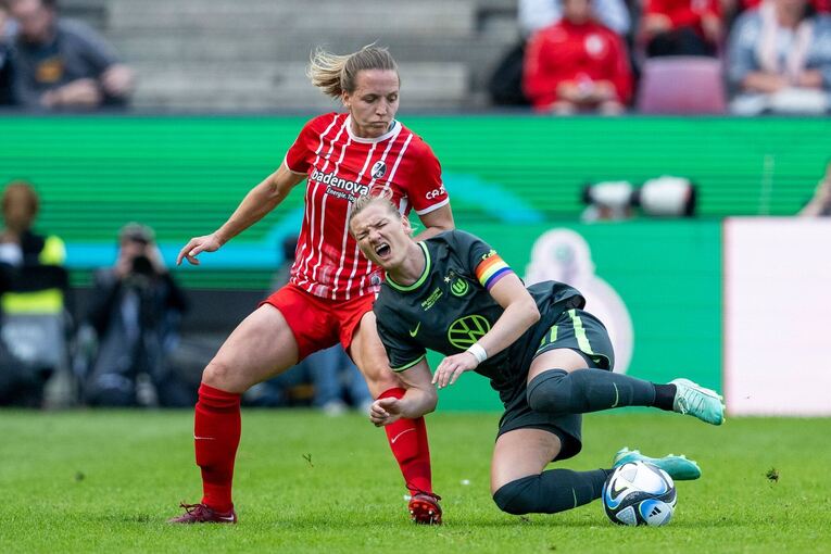 Lisa Karl (l) Lisa Karl (l)