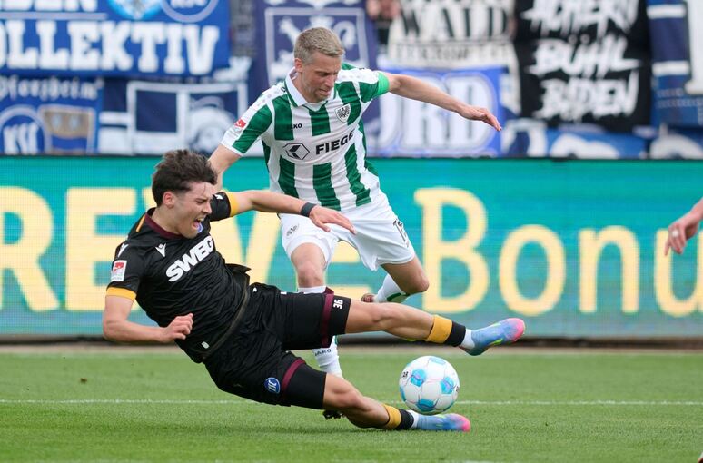 Rafael Pinto Pedrosa (l) vom Karlsruher SC Rafael Pinto Pedrosa (l) vom Karlsruher SC