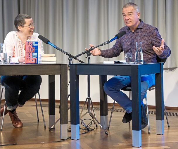 Töte die Kultur!“: Autor Ilja Trojanow im Gespräch mit Moderatorin Katharina Borchard.