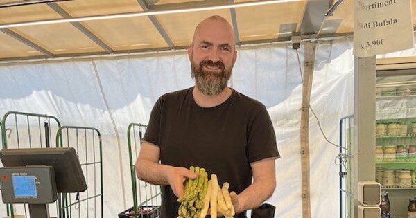 This is what asparagus costs at the Ludwigsburg weekly market