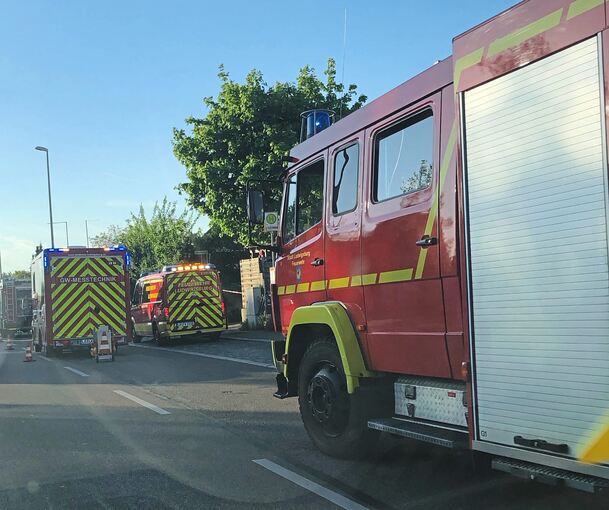 Technische Fahrzeuge lassen das Gas kontrolliert ab.