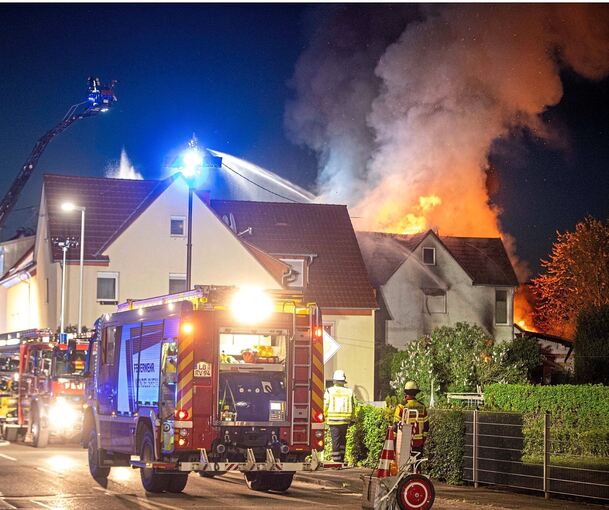 Großeinsatz am Maifeiertag in Großbottwar: Am frühen Morgen bricht in einem Wohnhaus ein Feuer aus.