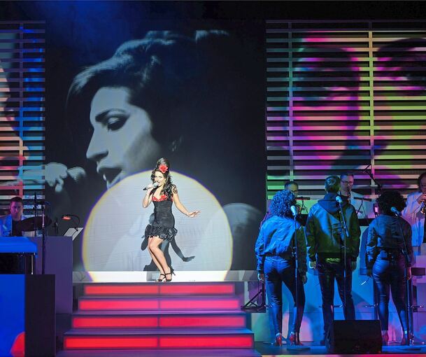 Eine Idealbesetzung: Johanna Maria Iser als Amy Winehouse.