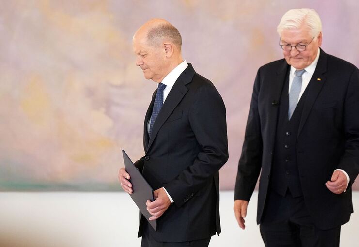 Der geschäftsführende Kanzler und Bundespräsident Steinmeier