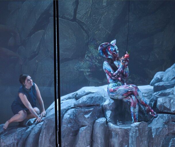 Eintönige Musik, abwechslungsreiche Inszenierung: „Adam und Eva“ in Schwetzingen.