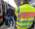 An den Bahnhöfen fühlen sich viele Menschen nicht mehr sicher.