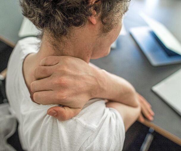 Autsch! Viele Menschen leiden unter Rückenschmerzen.