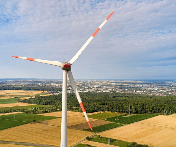 Acht Hardtwaldkommunen hatten beantragt,den Wald als Vorranggebiet für bis zu acht Windkraftanlagen aufzunehmen. Unser Foto zeigt das Windrad in Ingersheim.