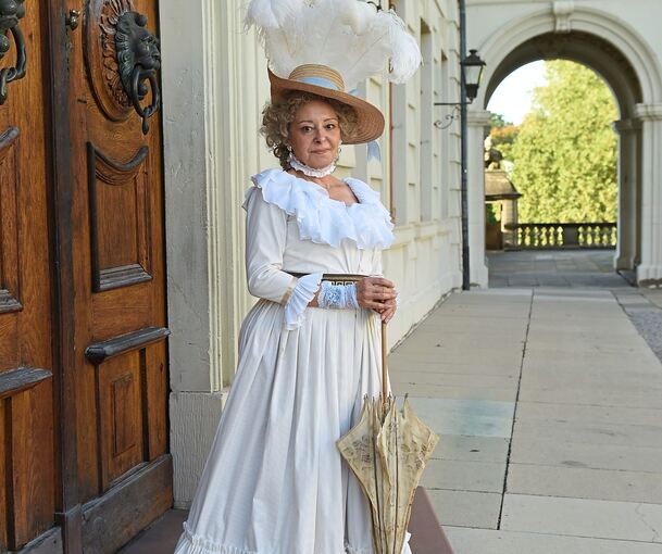 Irma Beck schlüpft in die Rolle von Franzsika von Hohenheim. Foto: Reiner Pfisterer/Tourismus&Events/p Irma Beck schlüpft in die Rolle von Franzsika von Hohenheim.
