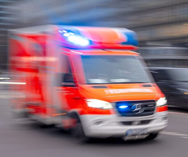 Der Radfahrer wurde schwer verletzt ins Krankenhaus gebracht.