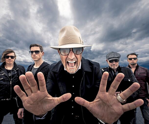 Startklar für die Barockstadt: Eisbrecher mit Alex Wesselsky (Mitte).