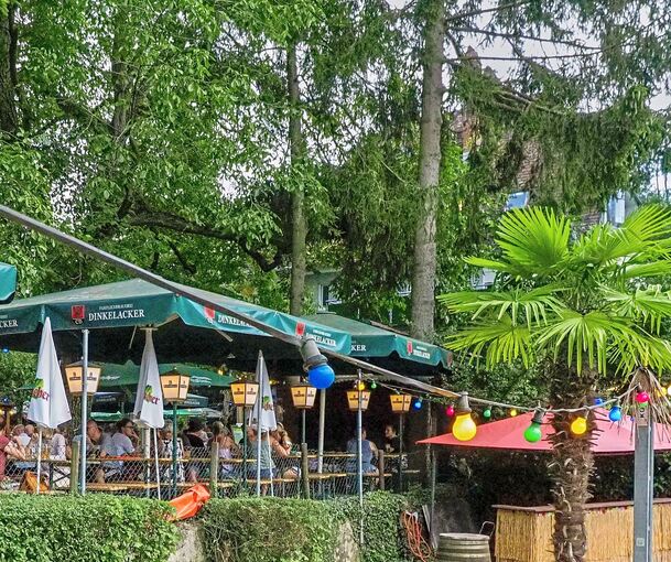 Ein beliebter Biergarten im Kreis: Das Uferstüble mit Beachbereich in Ludwigsburg.