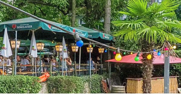 Ein beliebter Biergarten im Landkreis: Das Uferstüble mit Beachbereich in Ludwigsburg.