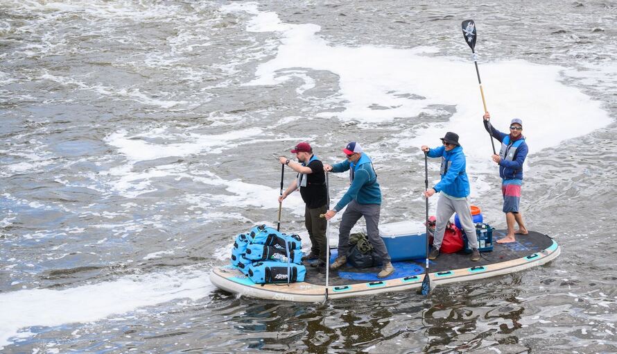 Stand-Up-Paddler wollen Weser auf rund 430 km nonstop befahren