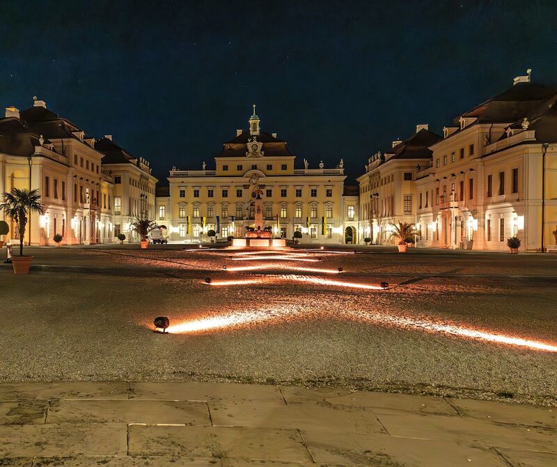 Eindrucksvoll in Szene gesetzt: der Zugang zum Schloss.