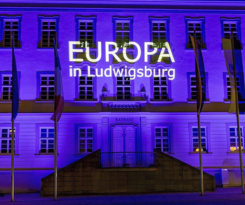 „Europa in Ludwigsburg“ - dieser Schriftzug leuchtete am Samstagabend am Ludwigsburger Rathaus.