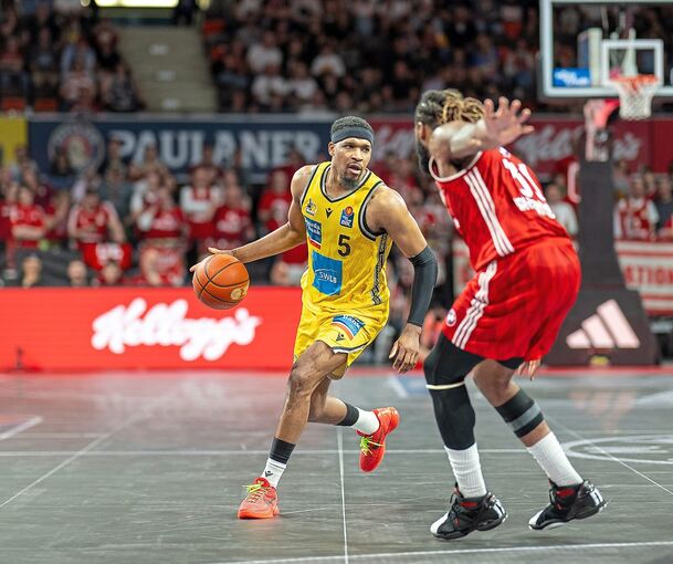 Voller Einsatz, kein Lohn: Für Justin Simon (links) und die MHP-Riesen Ludwigsburg ist die Basketball-Saison vorbei.