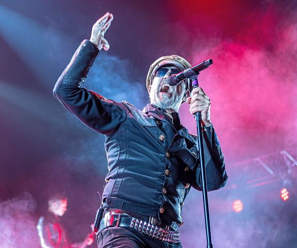 Gesellschaftskritik und Augenzwinkern: Alexander Wesselsky in Aktion.