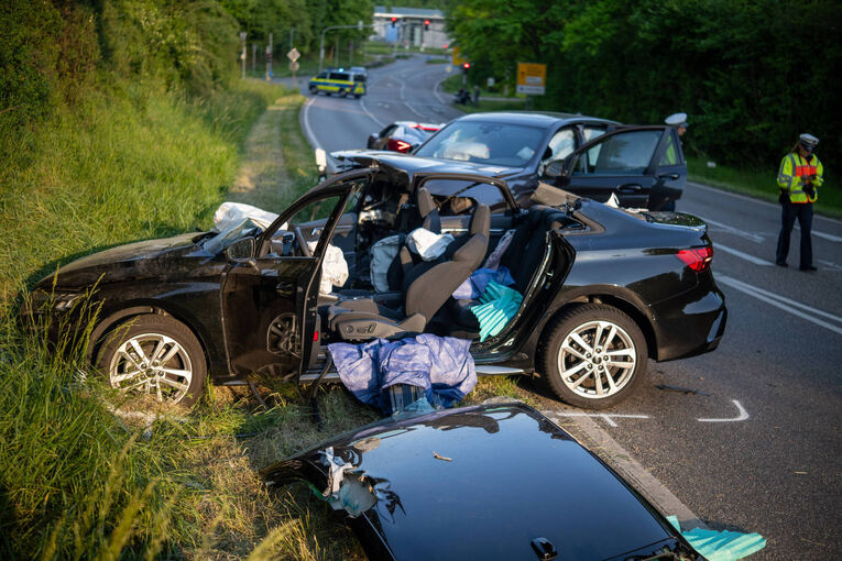 Bei Aldingen hat es einen heftigen Unfall gegeben.