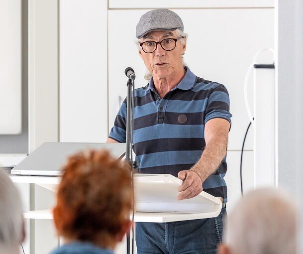 Konrad Ott referiert über seinen Vorvorvorgänger bei der IG Metall.