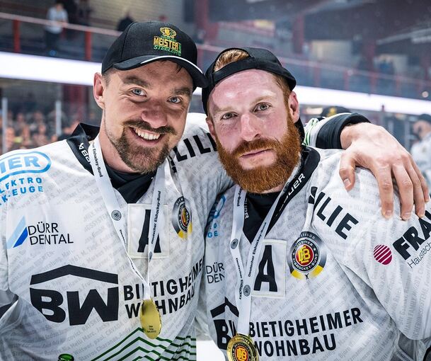 Tragen auch in der DEL 2 das Trikot der Bietigheim Steelers: Verteidiger Pawel Dronia (links) und Stürmer Tyler McNeely.