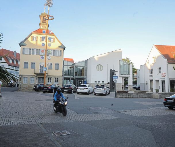 Vor dem Kirchheimer Rathaus können sich die „Unabhängigen“ einen verkehrsberuhigten Bereich vorstellen.
