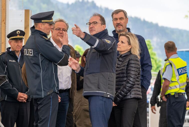 Dobrindt und Söder besuchen Grenzübergang