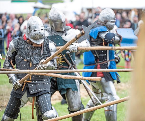Ritter beim Schaukampf: Statt in Markgröningen könnte das nun in Kleinglattbach möglich werden.