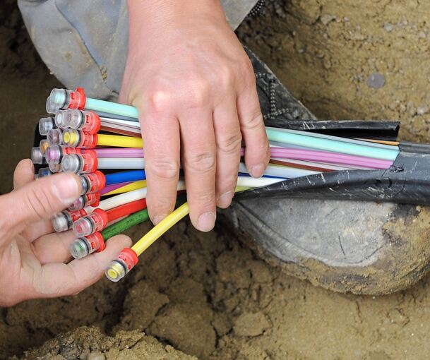 Auf Glasfaserkabel in der Erde müssen Löchgauer und Freudentaler weiter warten.