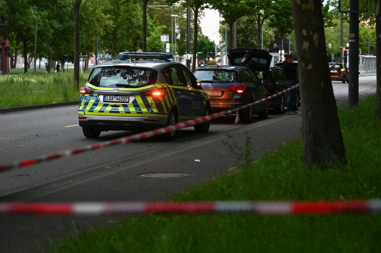 Mädchen bei Attacke vor Haus in Halle verletzt