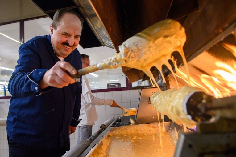 Johann Lafer präsentiert Frühlings-Baumkuchen in Salzwedel