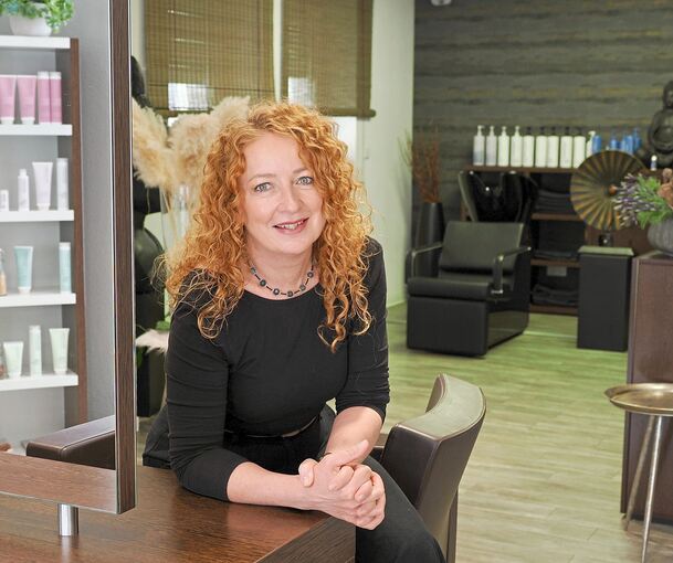 Handwerkerin, Friseurmeisterin, Einzelunternehmerin: Claudia Stuber in ihrem Salon, in den ich „mein Herzblut gesteckt habe“.