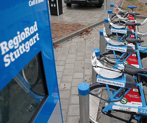 Insgesamt elf Pedelecs und vier klassische Fahrräder von RegioRad stehen an den drei Stationen auf Korntal-Münchinger Gemarkung – von diesem Anbieter aber wohl nur noch bis Herbst 2026.