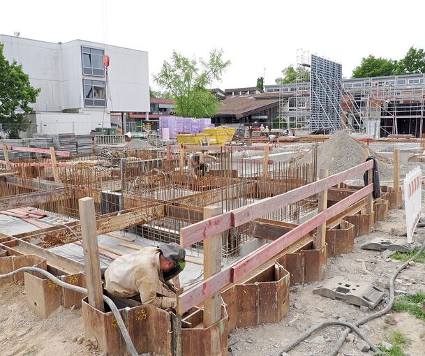 Die Bauarbeiten für den Bildungscampus Aldingen laufen. Der Betriebsausschuss segnete jetzt eine Photovoltaikanlage auf dem Dach des Neubaus „Bau A“ der Wilhelm-Keil-Schule ab.