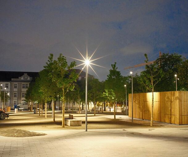 Der Gastro-Pavillon (rechts) auf dem Arsenalplatz. Der Gastro-Pavillon (rechts) auf dem Arsenalplatz.