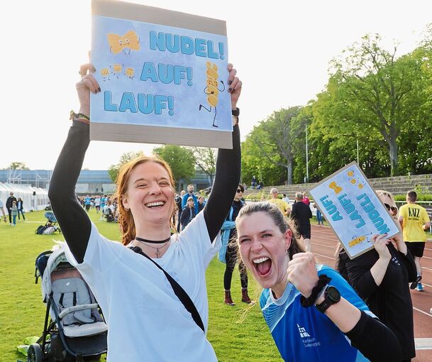 Natürlich wird am Rand der Strecke kräftig angefeuert.