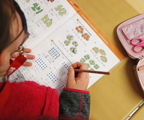 Für Grundschüler soll ab dem Schuljahr 2026/27 die verpflichtende Ganztagsschule eingeführt werden. In Erdmannhausen sorgt das für Unmut.