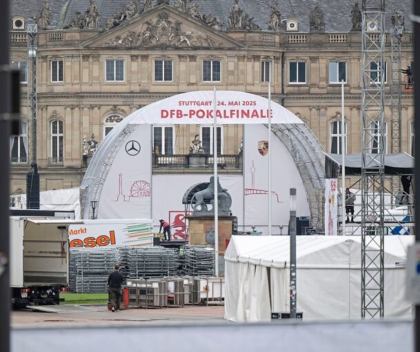Aufbau auf dem Schlossplatz.