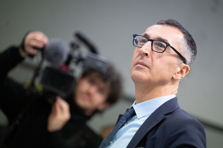 Cem Özdemir besucht Stationen seiner Bildungsbiografie