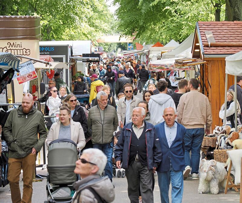 Auf dem Krämermarkt ist viel los.