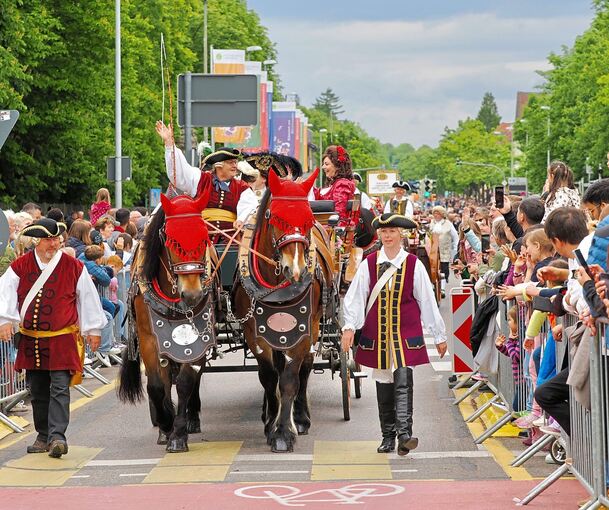 Große Kutschen sind auch Teil des Umzugs.