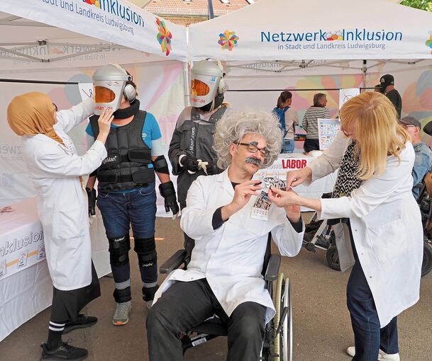 Im Inklusionslabor können die Besucher verschiedene Dinge ausprobieren.
