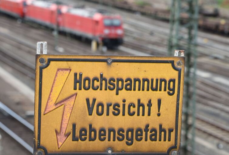 Lebensgefahr durch Oberleitungen